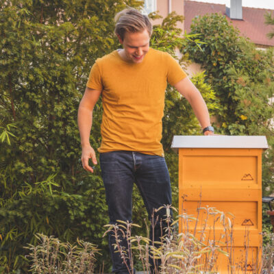 Bienenstock im Hotelgarten mit Geschäftsführer Ben Förtsch