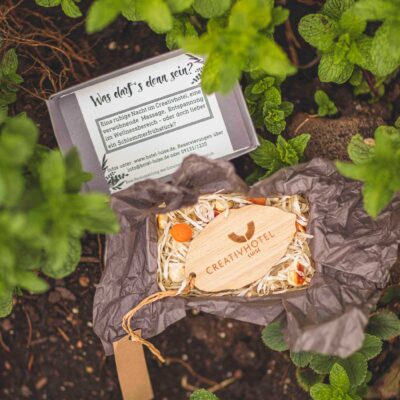 Buntbox Kartons als nachhaltige Verpackung für Gutscheine im Hotel Luise Erlangen