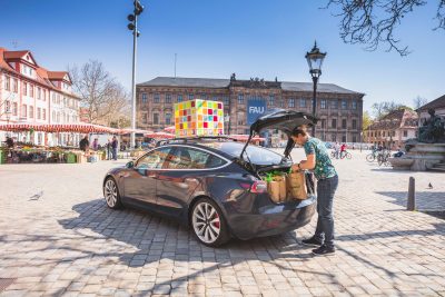 Umweltfreundlicher Fuhrpark mit E-Auto im Hotel Luise